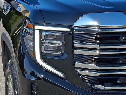 Used 2024 GMC Sierra 1500 SLT image 4