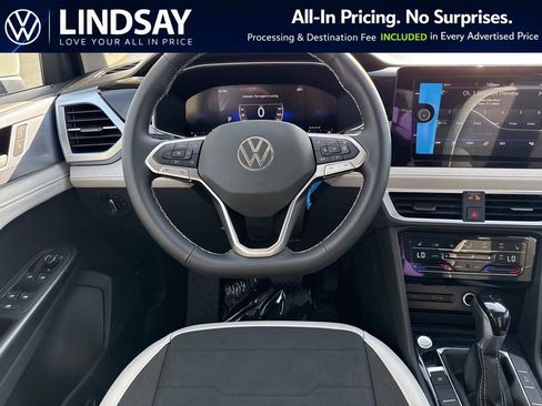 New 2026 Volkswagen Taos SE AWD/4WD image 12