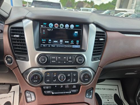 Used 2020 Chevrolet Suburban Premier AWD/4WD image 16