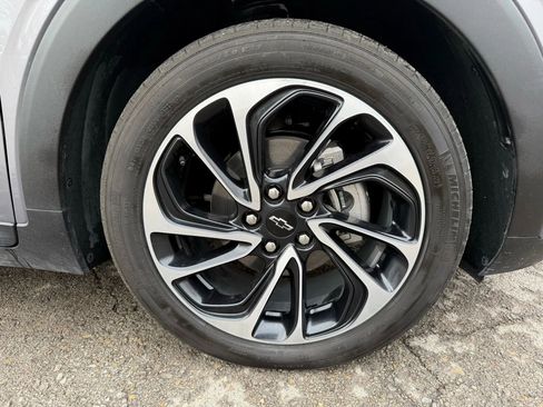 Used 2023 Chevrolet Bolt EUV Premier w/ Sun & Sound Package image 11