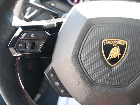 Used 2018 Lamborghini Huracan Performante image 24