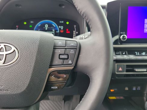 Used 2025 Toyota Camry LE w/ Convenience Package image 23