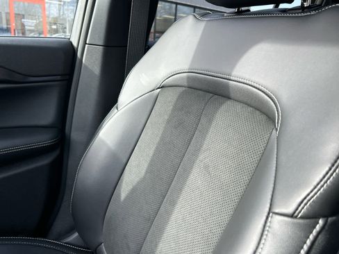 Used 2025 Jeep Grand Cherokee Altitude image 43