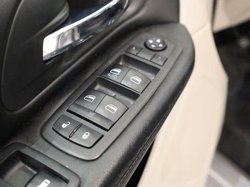 Used 2020 Dodge Grand Caravan SE image 17