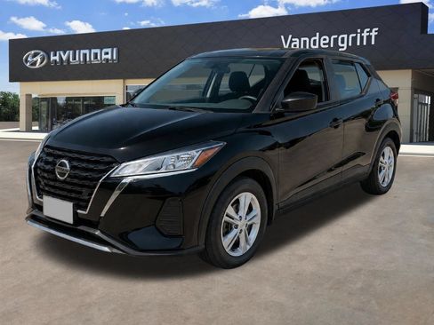 Used 2021 Nissan Kicks S FWD image 2