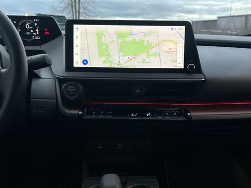 Used 2024 Toyota Prius Prime SE image 27