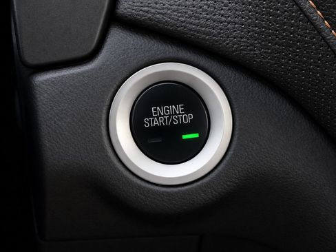 Used 2018 Chevrolet Equinox Premier FWD image 23
