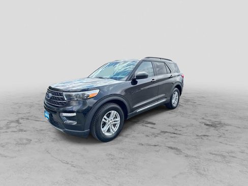 Used 2024 Ford Explorer XLT w/ Equipment Group 202A AWD/4WD image 4