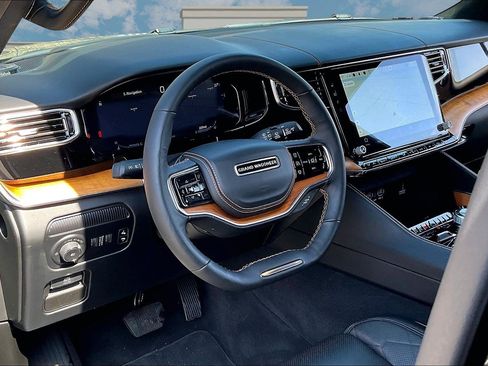 Used 2024 Jeep Grand Wagoneer Series III image 13