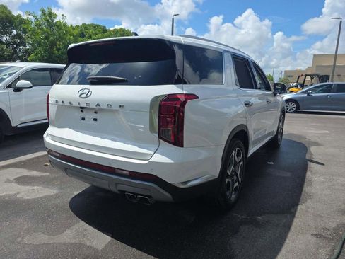 Used 2024 Hyundai Palisade Limited FWD image 2