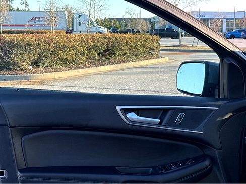 Used 2024 Ford Edge SEL image 8