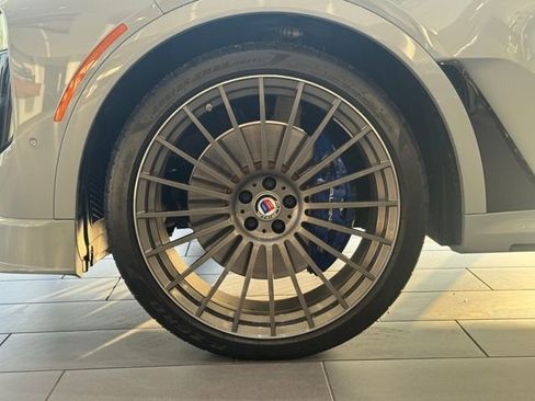 Used 2025 BMW ALPINA XB7 image 4