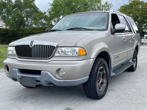 Used 2001 Lincoln Navigator 4WD image 4