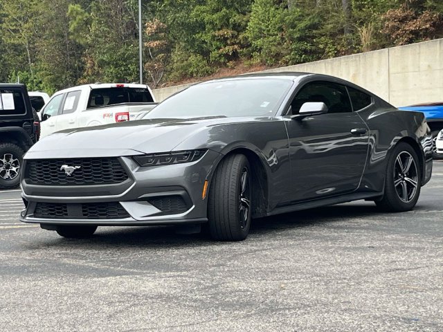 Used 2025 Ford Mustang Coupe RWD image 8