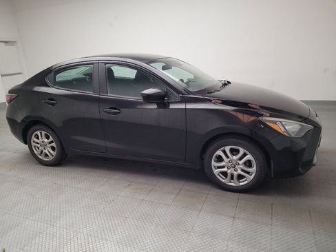 Used 2017 Toyota Yaris iA image 11