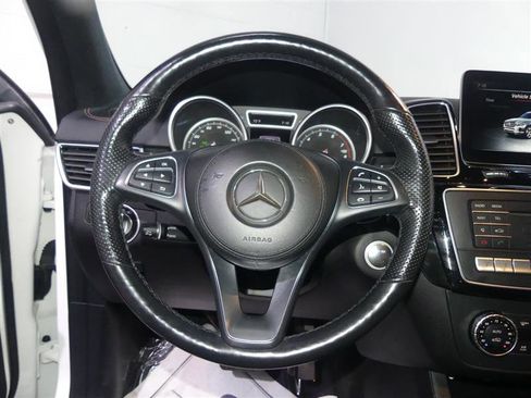 Used 2017 Mercedes-Benz GLS 550 4MATIC image 32
