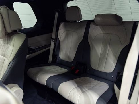Certified 2025 BMW X7 M60i AWD/4WD image 24