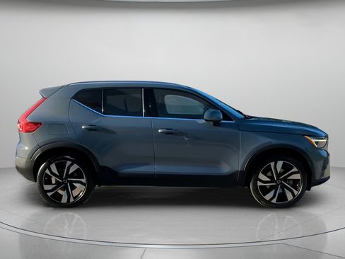 Used 2023 Volvo XC40 B5 Plus w/ Protection Package Premier AWD/4WD image 33