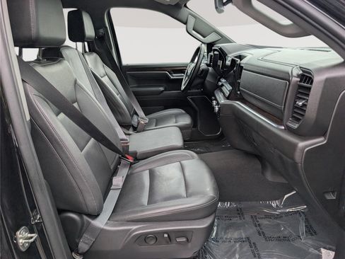 Used 2025 GMC Sierra 1500 SLT RWD image 12