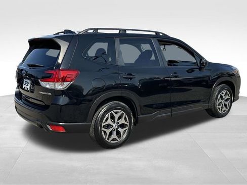 Used 2023 Subaru Forester Premium image 27