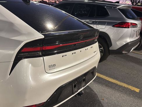 Used 2023 Toyota Prius XLE image 8