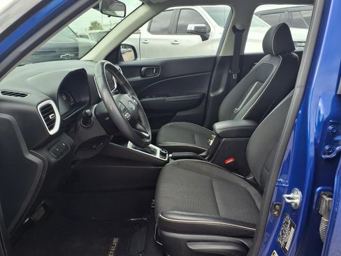 Used 2024 Hyundai Venue Limited FWD image 17