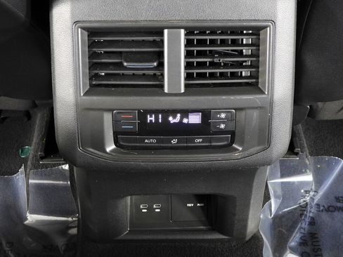 Certified 2023 Volkswagen Atlas SE w/ Black Wheel Package FWD image 24