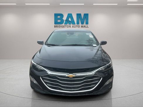 Used 2023 Chevrolet Malibu LT image 2