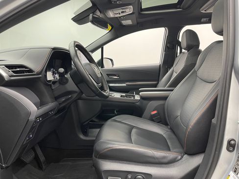 Used 2021 Toyota Sienna XSE w/ XSE Plus Package AWD/4WD image 19