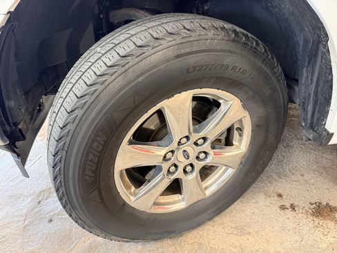 Used 2019 Ford F150 XLT w/ Equipment Group 302A Luxury AWD/4WD image 4
