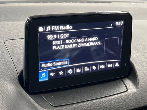 Used 2020 Toyota Yaris XLE image 17