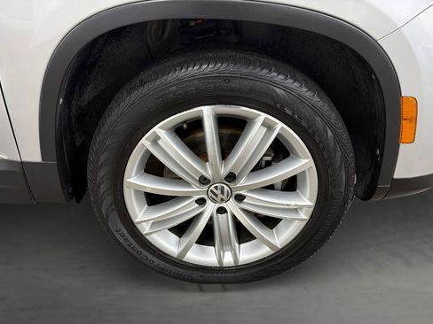 Used 2016 Volkswagen Tiguan SE image 18