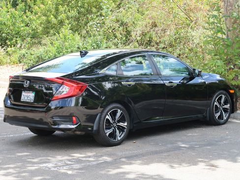 Used 2016 Honda Civic Touring image 7