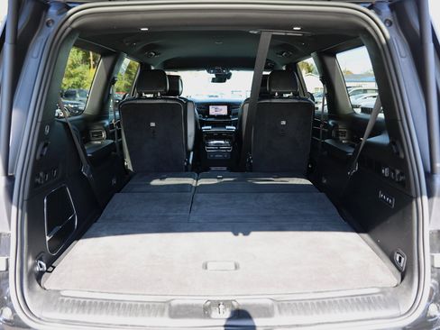 Used 2022 Jeep Wagoneer Series III w/ Flexible Seating Group image 14
