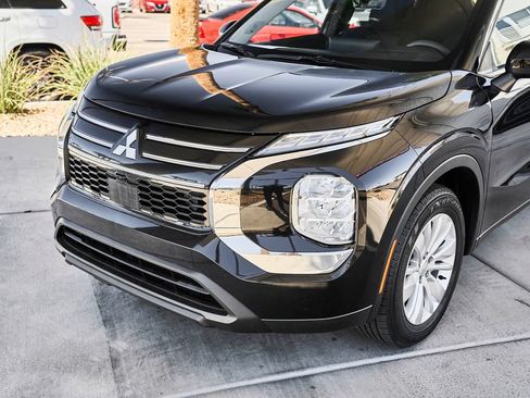 Used 2025 Mitsubishi Outlander ES FWD image 6