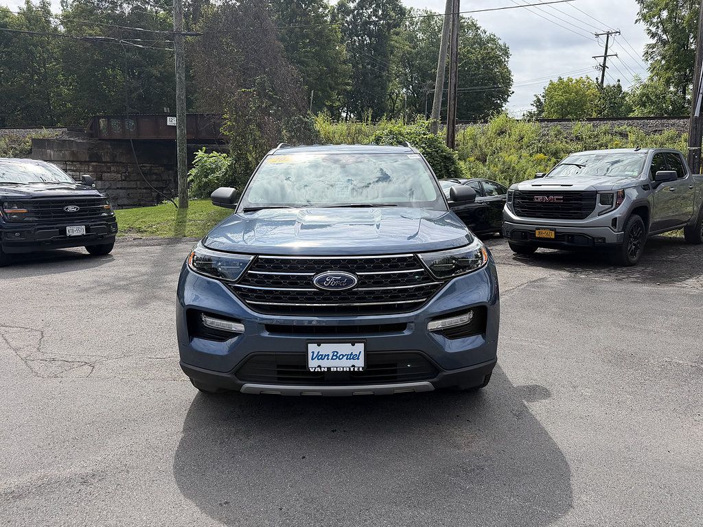 Used 2020 Ford Explorer XLT w/ Equipment Group 202A AWD/4WD image 10