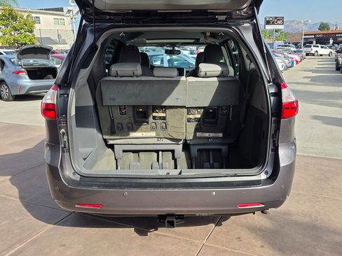 Used 2017 Toyota Sienna XLE image 19