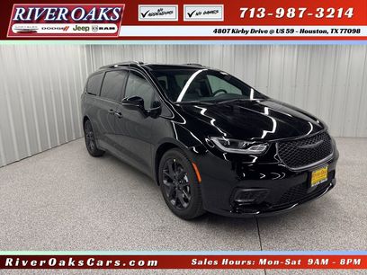 New 2026 Chrysler Pacifica Select