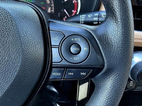 Used 2023 Toyota RAV4 LE image 18