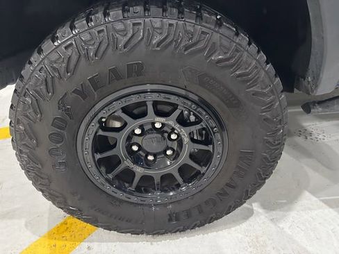 Used 2024 GMC Canyon AT4X w/ AT4X AEV Edition image 39