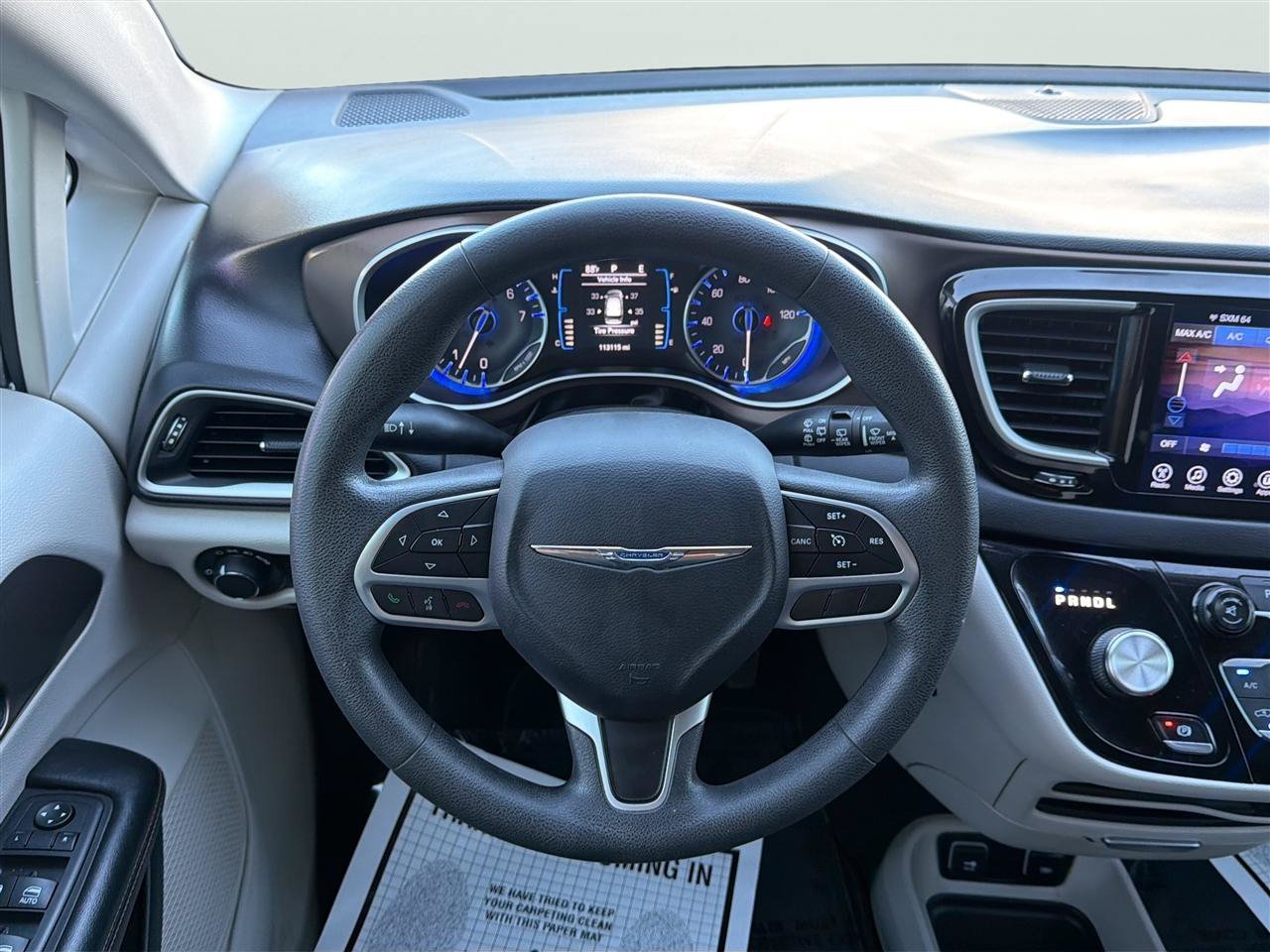 Used 2017 Chrysler Pacifica Touring FWD image 23
