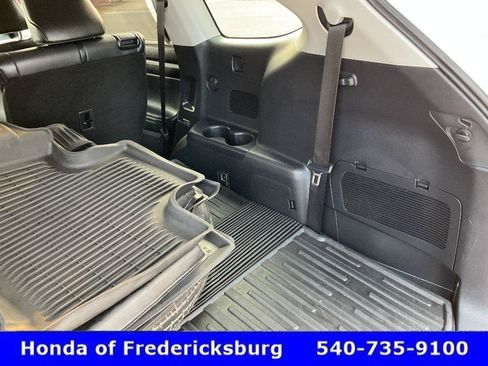 Used 2021 Toyota Highlander XLE AWD/4WD image 18
