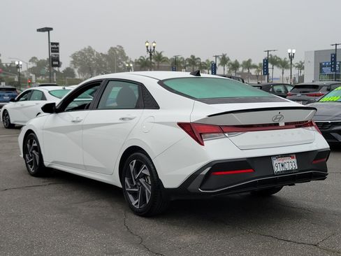 Certified 2025 Hyundai Elantra Sport image 28