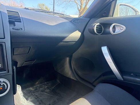 Used 2004 Nissan 350Z Enthusiast w/ Cargo Convenience Pkg image 21