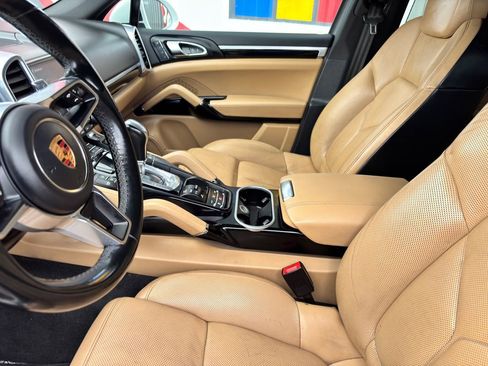 Used 2017 Porsche Cayenne S w/ Premium Plus Package AWD/4WD image 17