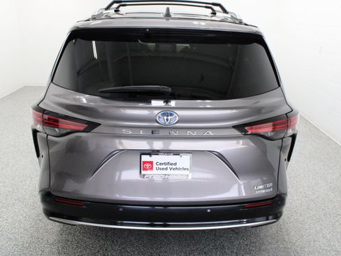 Used 2024 Toyota Sienna Limited FWD image 8