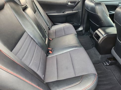 Used 2016 Toyota Camry SE image 30