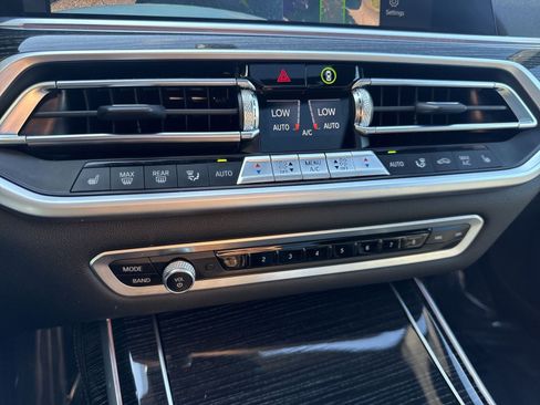 Used 2022 BMW X7 M50i AWD/4WD image 20