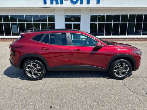 Used 2025 Chevrolet Trax LT image 6