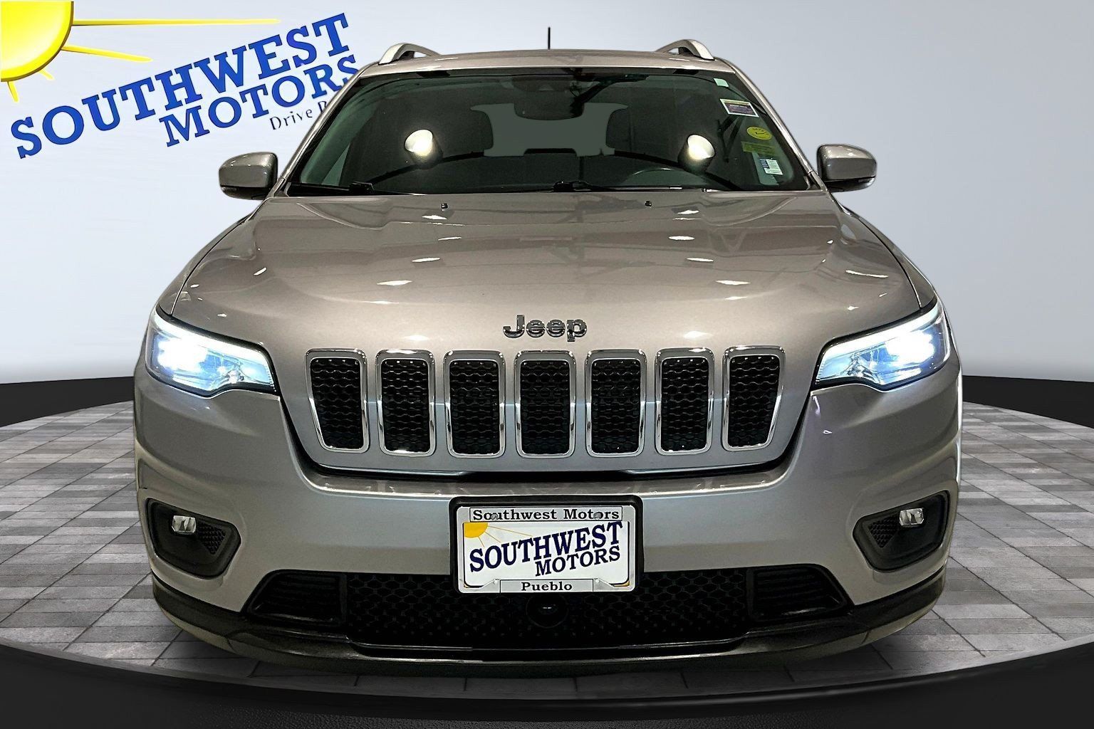 Used 2021 Jeep Cherokee Latitude Lux w/ Sun & Sound Group FWD image 2